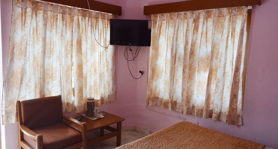 Couples Paradise Hotel, Mount Abu 5